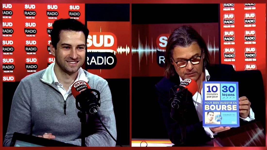 Nicolas live on Sud Radio, the host holding his book